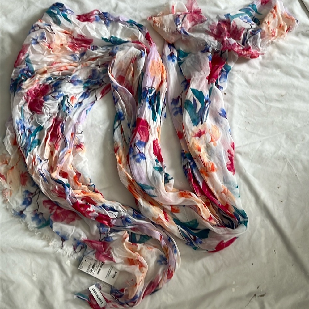 Lands end one size botanical scarf
